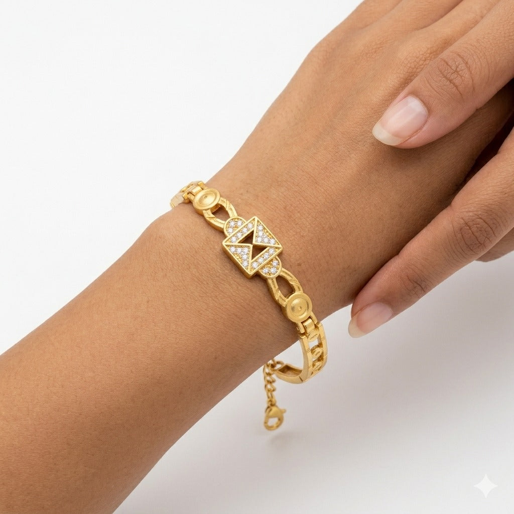 Royal Square Charm Gold Bracelet